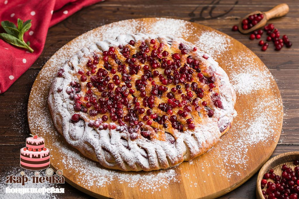 Пирог с брусникой