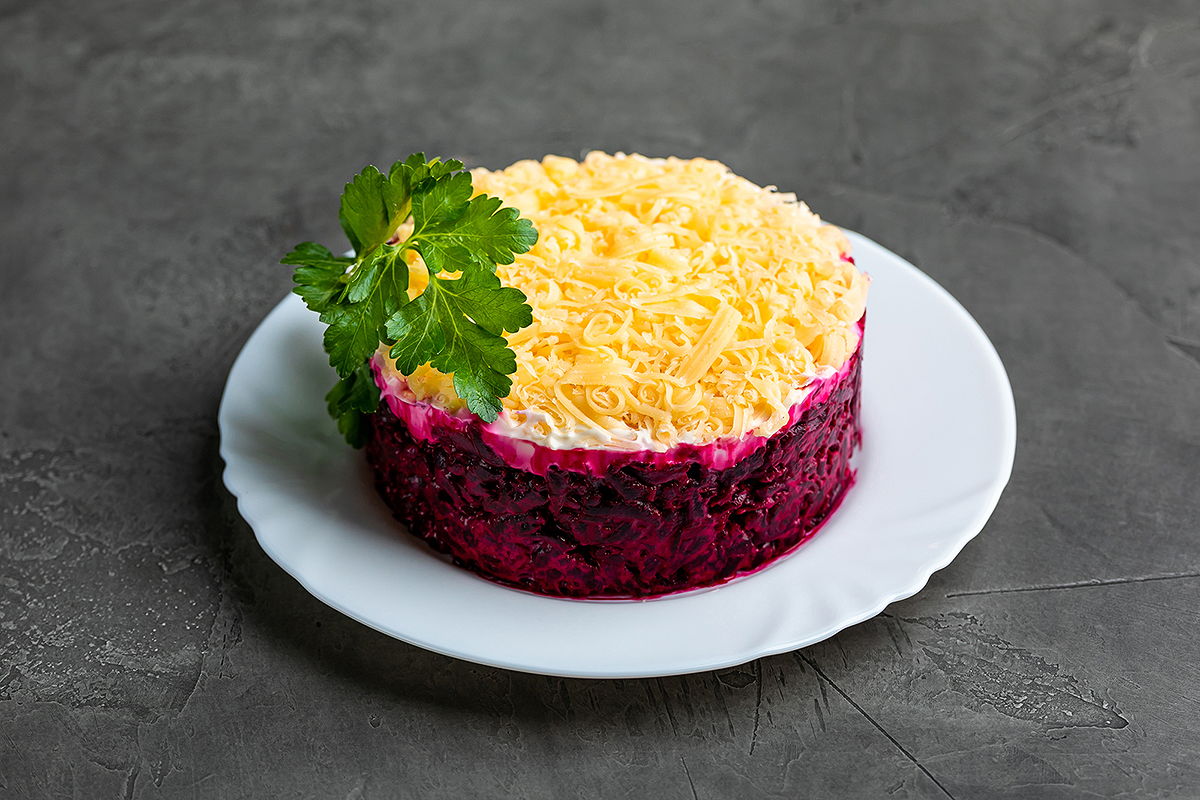 Свекла с чесноком и сыром 