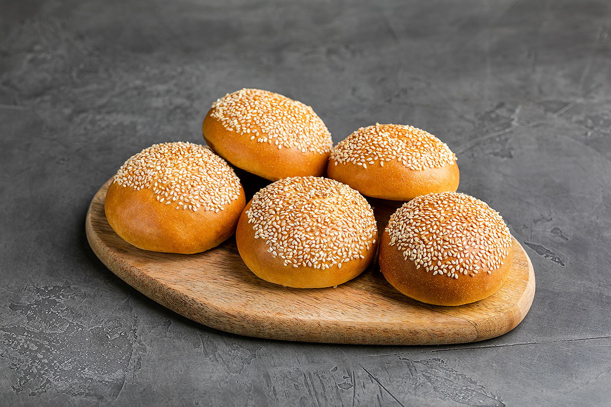 Булочка с кунжутом