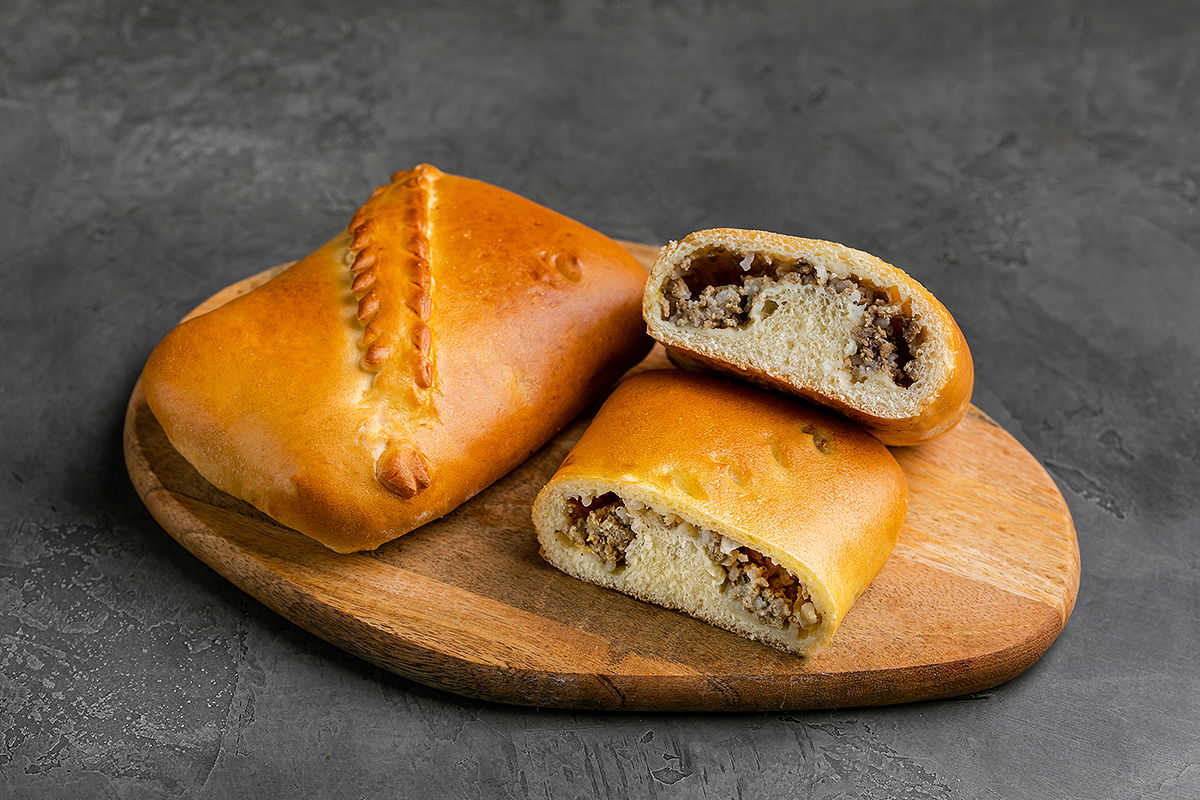 Кулебяка с мясом и рисом 