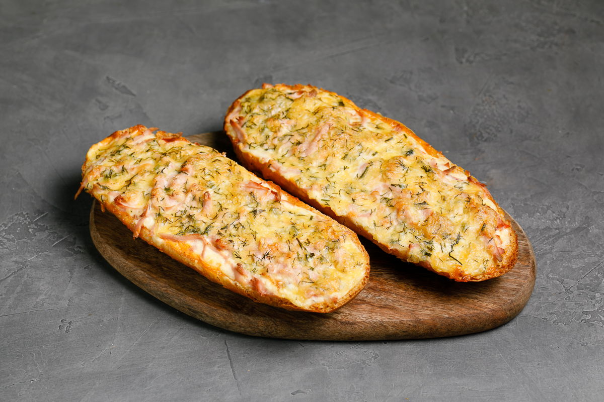 Паннини с курицей и солеными огурчиками
