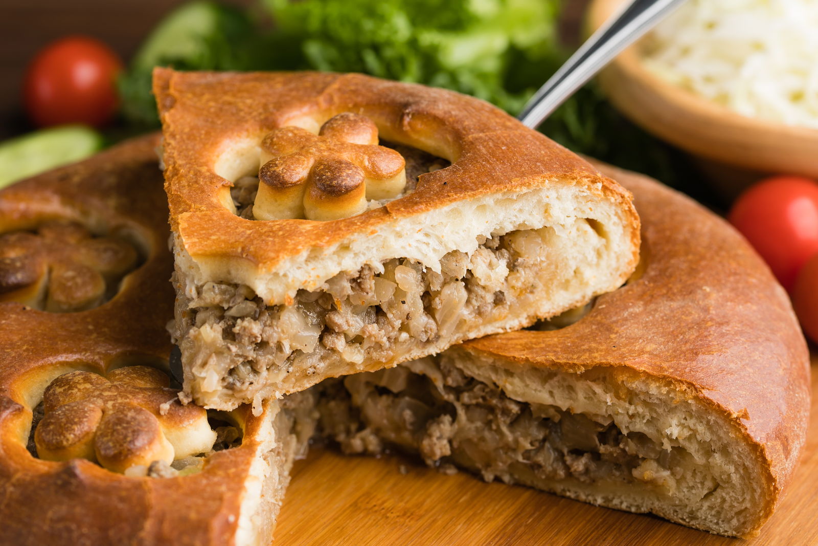 Пирог c мясом с капустой