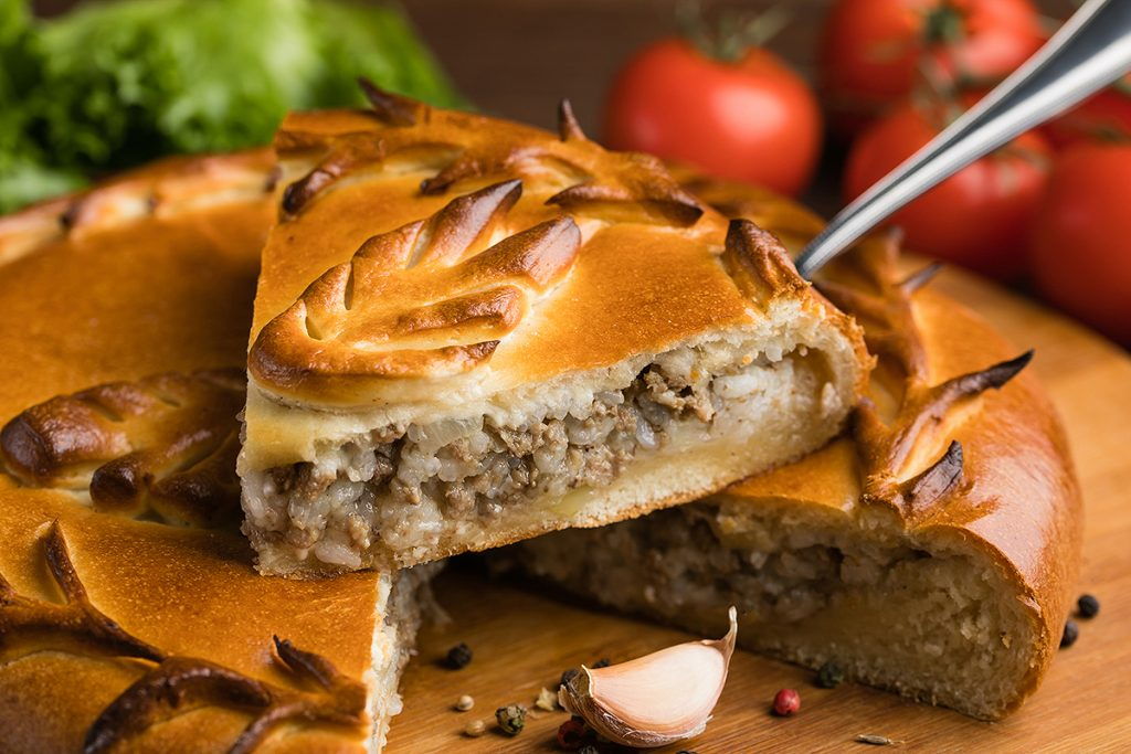 Пирог с мясом и рисом