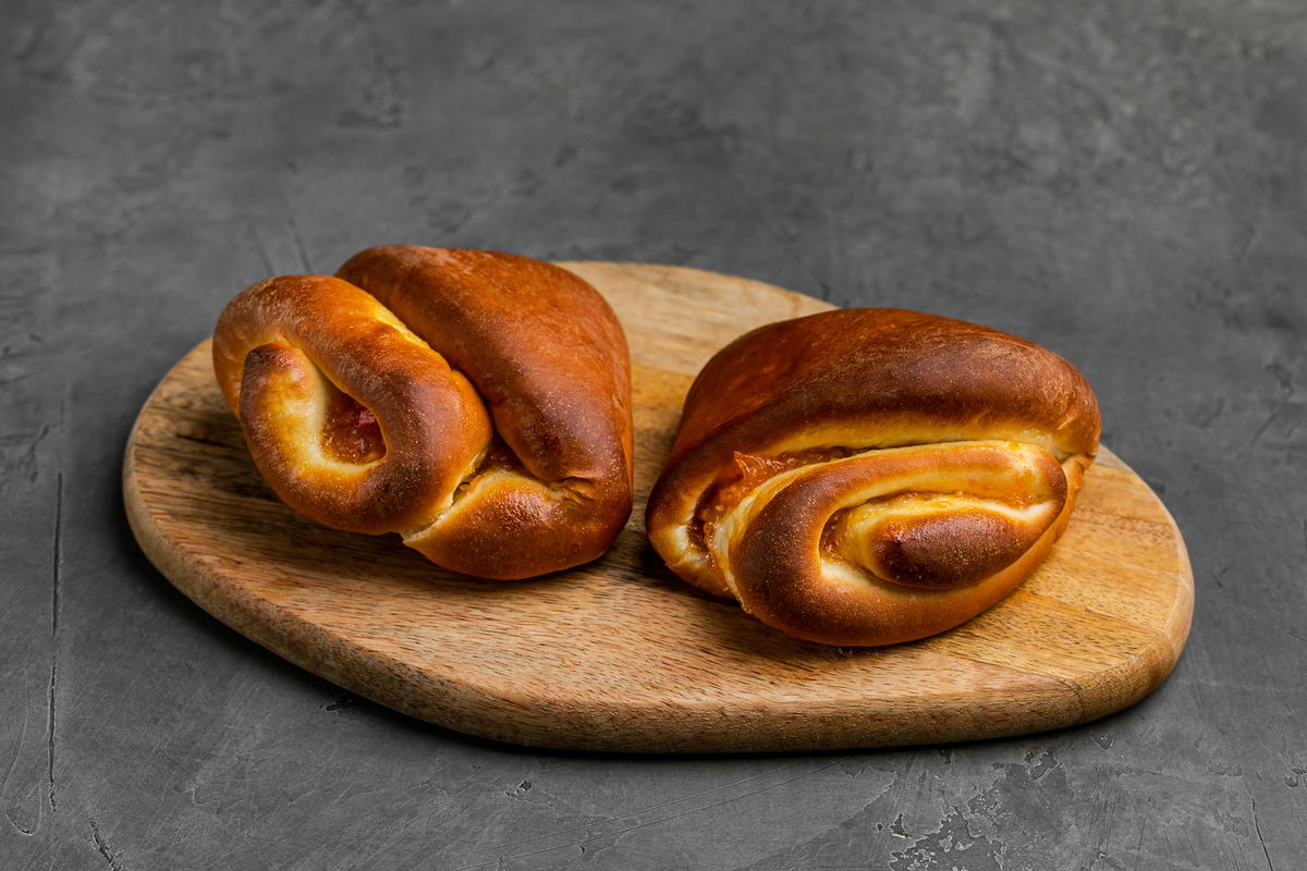 Булочка с апельсиновой начинкой